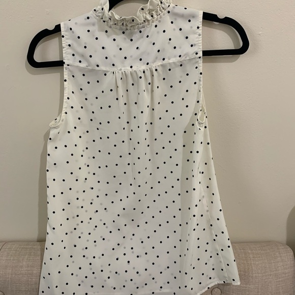 Cute polka dot sleeveless blouse - Picture 2 of 3